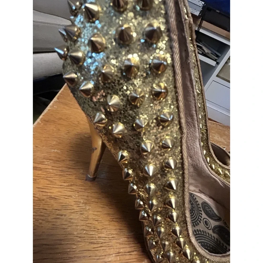 Betsey Johnson Gold Glitter Spike Pump High Heels 8M Ellina Leather Shoes Vtg